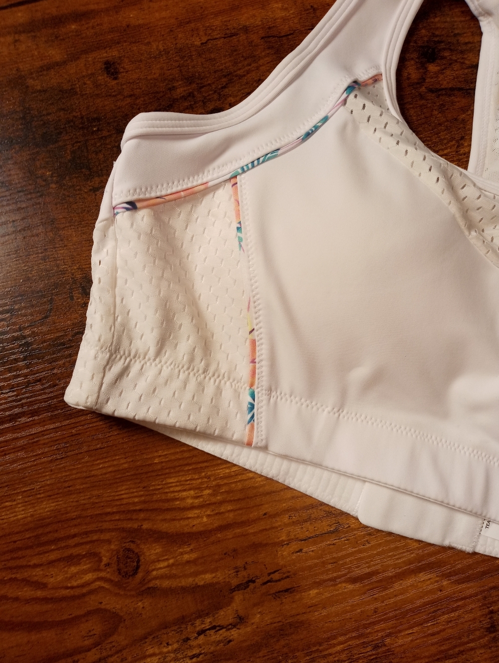 NWT Yvette Medium Gorgeous Padded Wirefree White With Color Accents Sports Bra - Picture 9 of 9